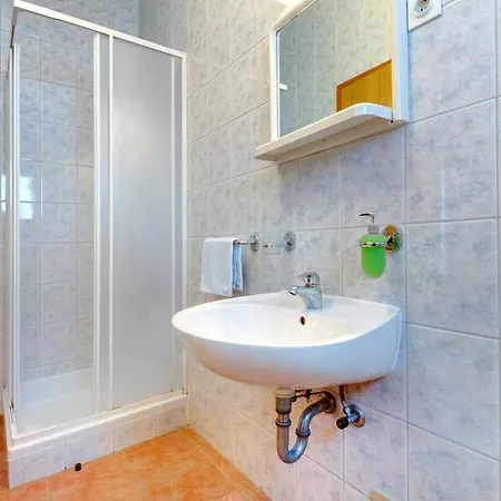 게스트하우스 And With Parking Space Nerezine, Losinj - 2506 네레자인