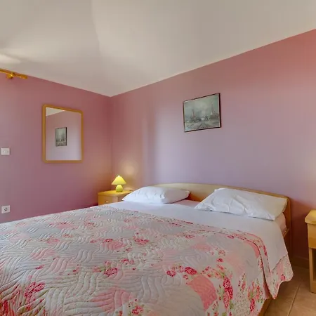 And With Parking Space Nerezine, Losinj - 2506 Guest house Nerezine