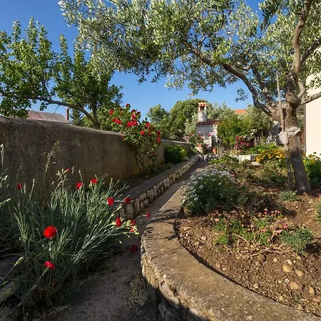 And With Parking Space Nerezine, Losinj - 2506 Guest house