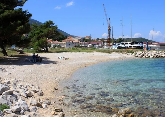 ゲストハウス And With Parking Space Nerezine, Losinj - 2506 ネレジネ