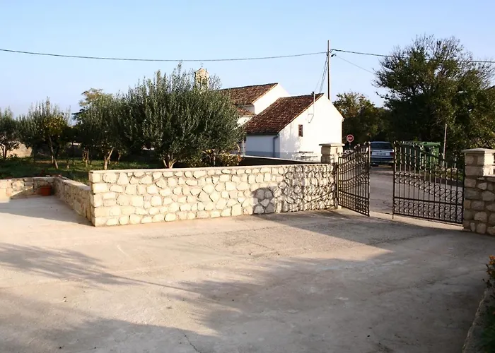 And With Parking Space Nerezine, Losinj - 2506 ゲストハウス 3*